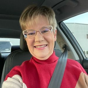 Just me saying hi.  Come check out my closet or just say hi back.